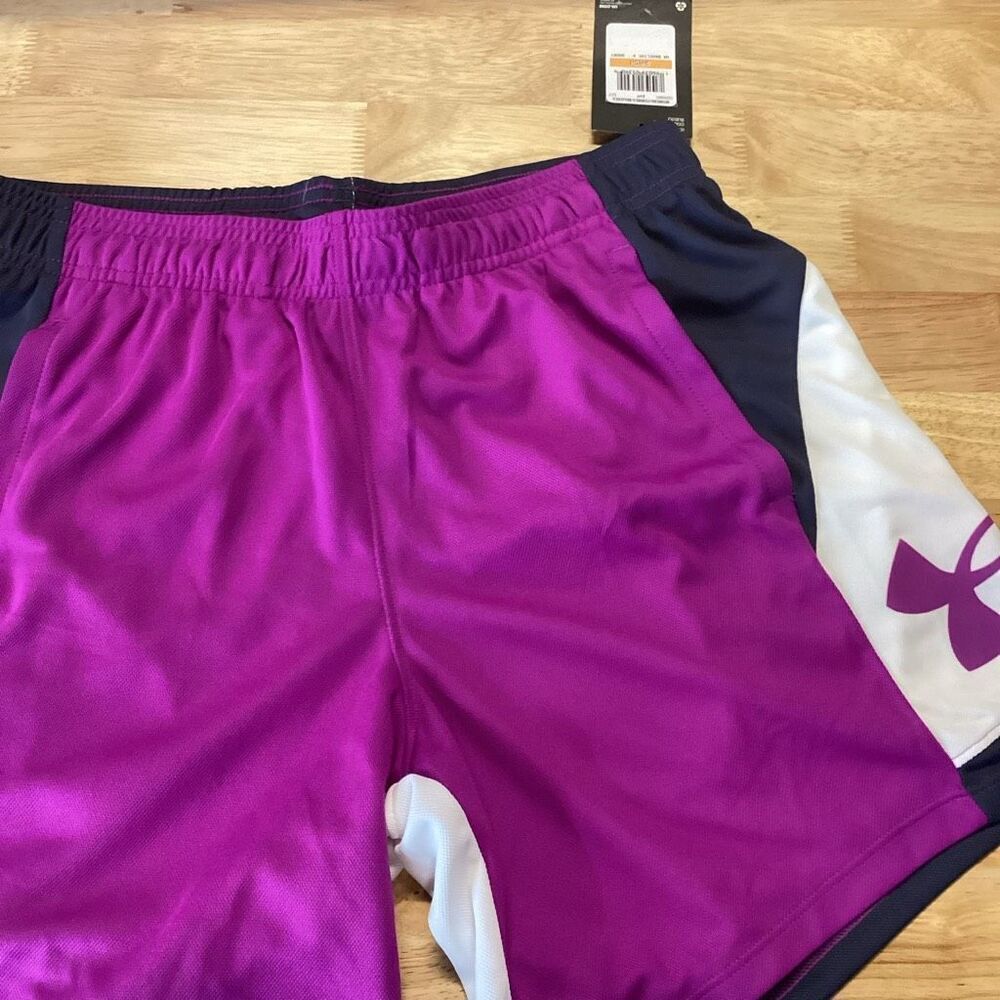 NWT Ladies Under Armour Baseline 6” Shorts-‎ Small
